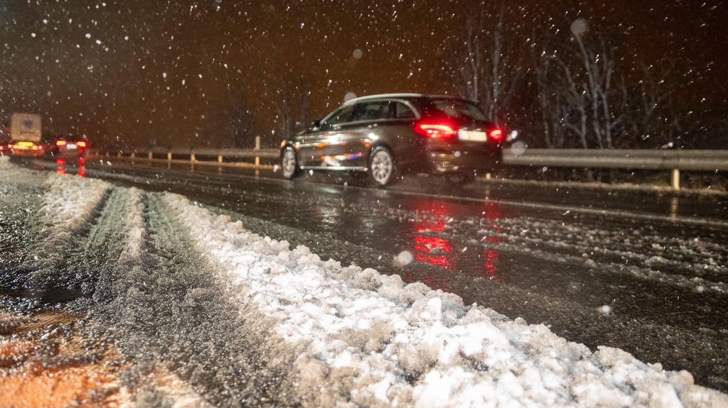 Der Mercedes hatte sich bei winterlichen Bedingungen auf der A9 überschlagen.