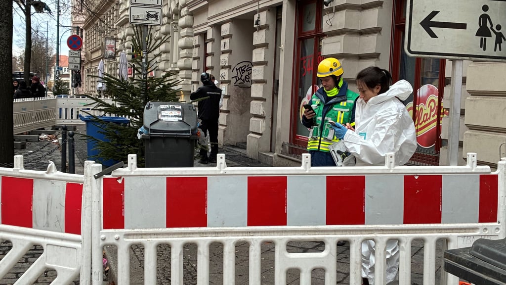 Erste statische sowie kriminaltechnische Untersuchungen hat es in dem Brandhaus in der Sternstraße in Magdeburg gegeben.