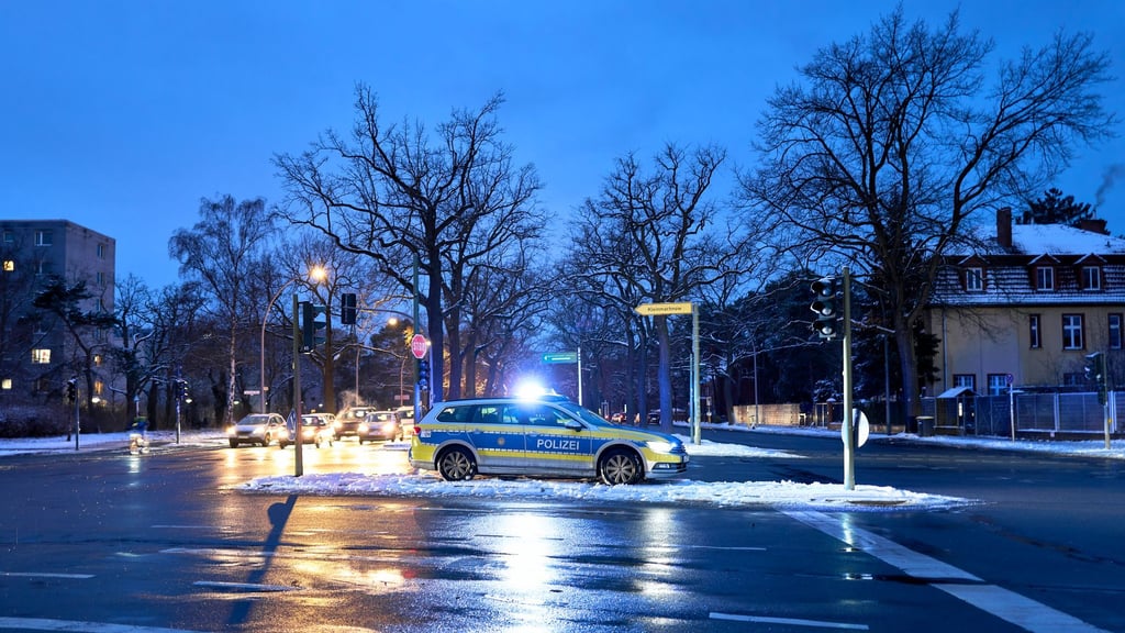 Am dritten Tag des Stromausfalls in Teilen Berlins warten 30.000 Haushalte weiter auf Energie.
