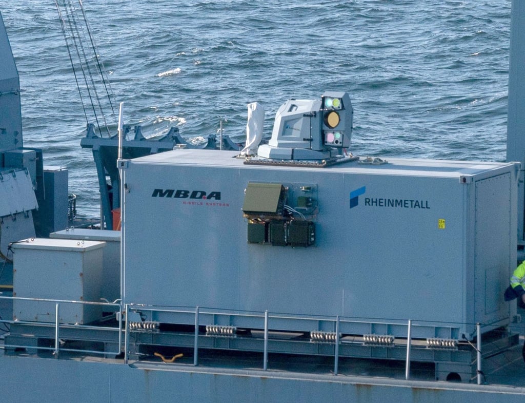 Der Laserdemonstrator von Rheinmetall und MBDA auf einem deutschen Marineschiff. Inzwischen ist er an Land gebracht worden.