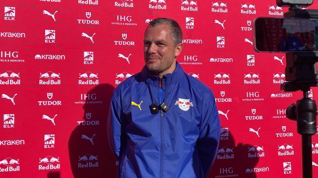 RB-Sportchef Marcel Schäfer beim Mediengspräch im Trainingslager in Portugal