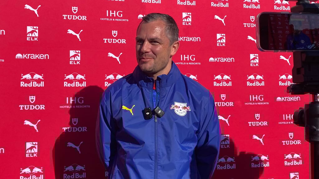 RB-Sportchef Marcel Schäfer beim Mediengspräch im Trainingslager in Portugal