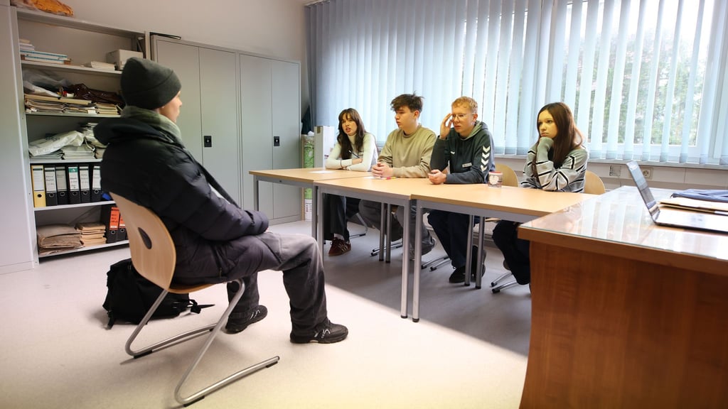 Die Jugendlichen sprechen mit den Tätern über weit mehr als nur die Tat.