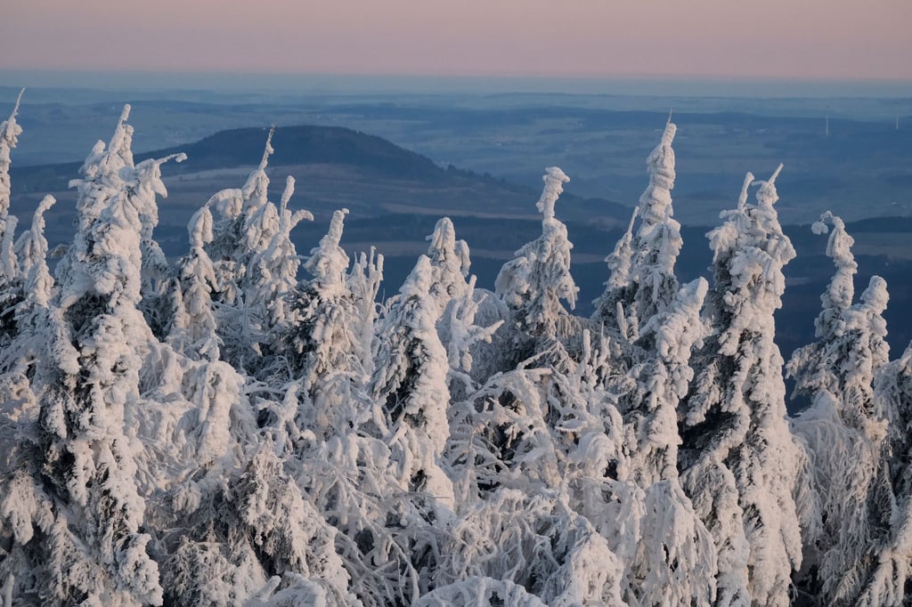 Aktuell liegen rund 30 Zentimeter Schnee auf dem Fichtelberg. (Archivbild)