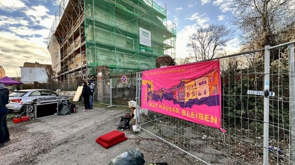 Heute wird der 10. Geburtstag der Hasi gefeiert, der 2016 mit einer Hausbesetzung begann.