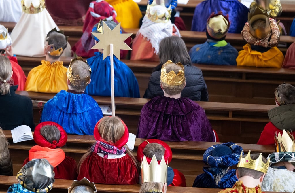 In einigen Orten sind am 6. Januar Sternsinger unterwegs, außerdem gibt es viele Gottesdienste und Konzerte. (Archivbild)