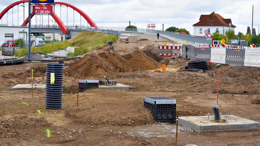Bis Ende April sollen an der Hohen Brücke in Köthen alle Arbeiten beendet  und das Bauwerk wieder befahrbar sein.