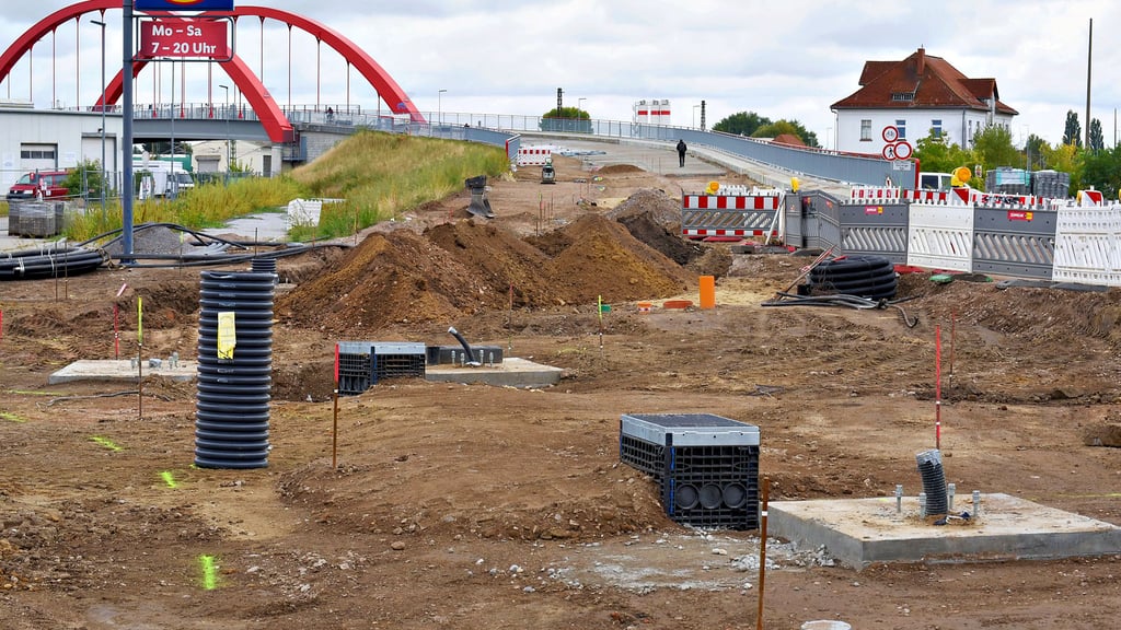 Bis Ende April sollen an der Hohen Brücke in Köthen alle Arbeiten beendet  und das Bauwerk wieder befahrbar sein.