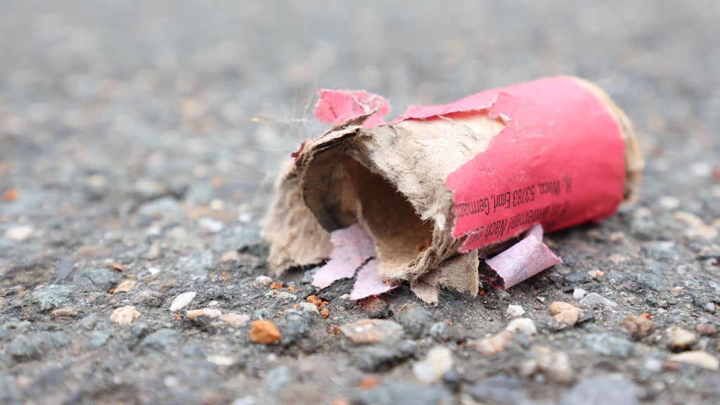 Nach dem Tod eines 17-Jährigen in der Silvesternacht in Born wird jetzt gegen einen 22-Jährigen ermittelt. 