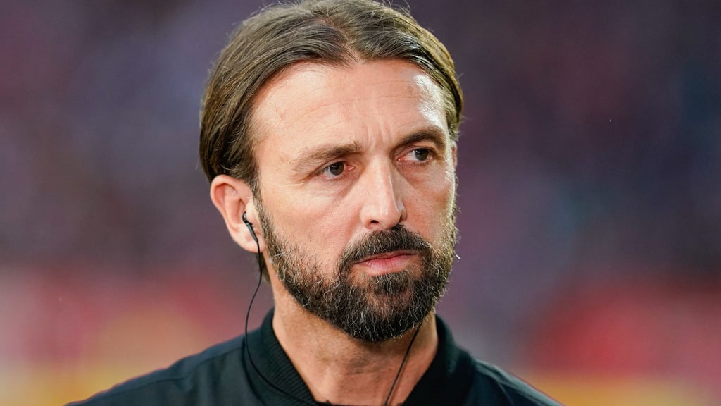 FCK-Sportchef Thomas Hengen droht mit Konsequenzen bei Fehlverhalten von Fans