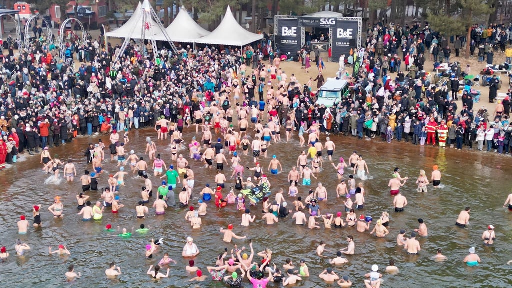 Neujahrsschwimmen im Heidebad am 6. Januar 2026