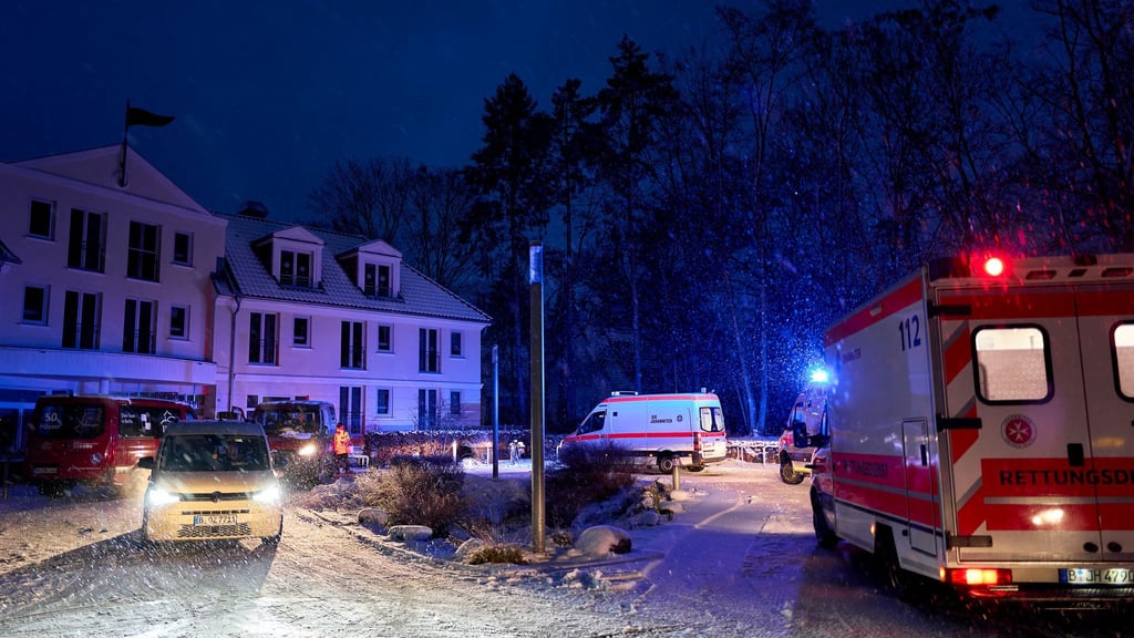 Nach dem Brand einer Kabelbrücke ist im Südwesten Berlins für 45.000 Haushalte der Strom ausgefallen.