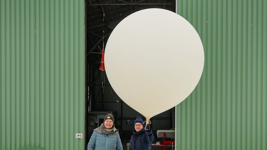 Der Wetterballon soll in über 30 Kilometern Höhe Wetterdaten sammeln.