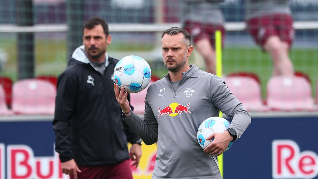 Bartosch Gaul (re) als Assistent von Zsolt Löw.