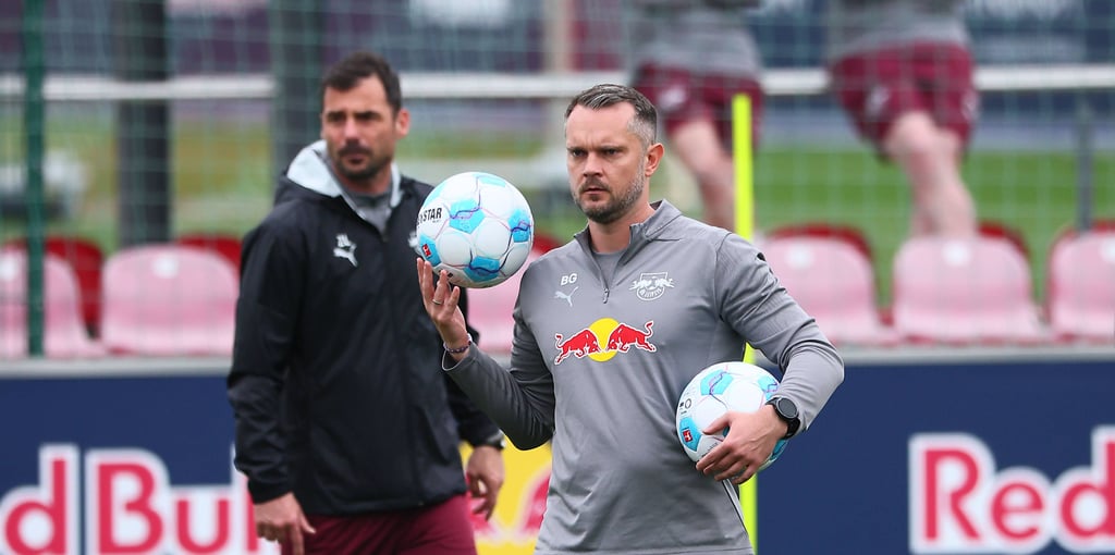 Bartosch Gaul (re) als Assistent von Zsolt Löw.