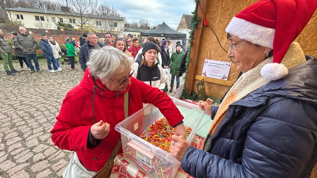 Viele Gäste und Besucher kamen noch einmal zur letzten "Weihnachten im Stall" auf das Klostergut nach Mößlitz.