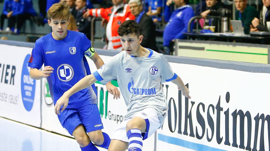 Am 10. und 11. Januar wird in Magdeburg der Pape-Cup ausgetragen. Wir zeigen das komplette Hallen-Fußballturnier der Talente im Livestream.