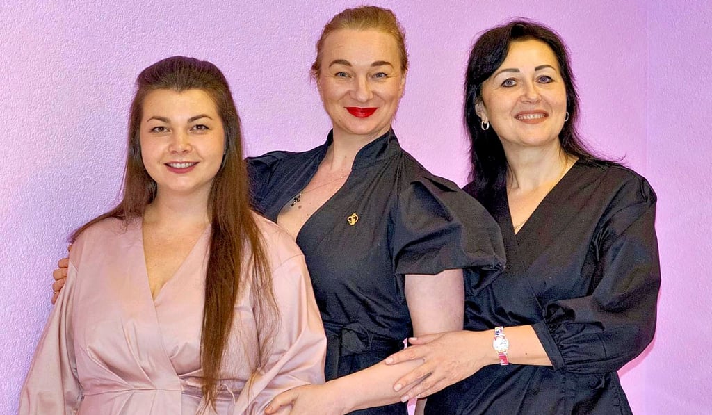 In Bernburg ist ein neuer Kosmetiksalon eröffnet worden. Die Salonbesitzerin Olena Shatunovska (Mitte) mit ihren Kolleginnen Svetlana Tryhub (l.) und Oksana Ivanchuk (r.).