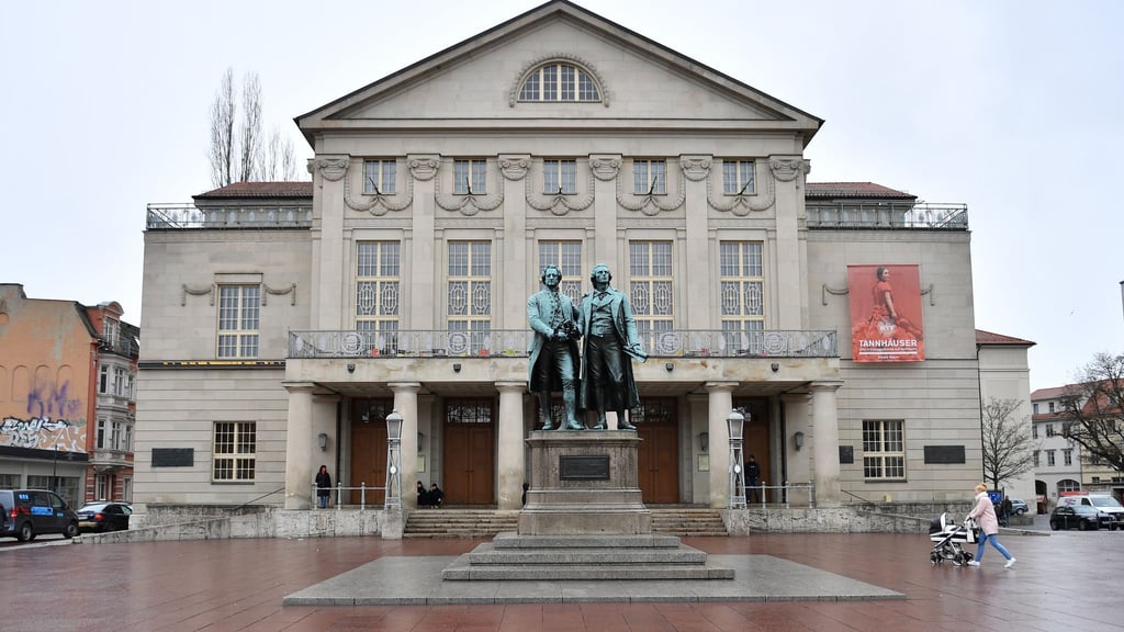 Das Deutsche Nationaltheater Weimar (DNT) in Weimar soll einer Generalsanierung unterzogen werden. (Archivbild)