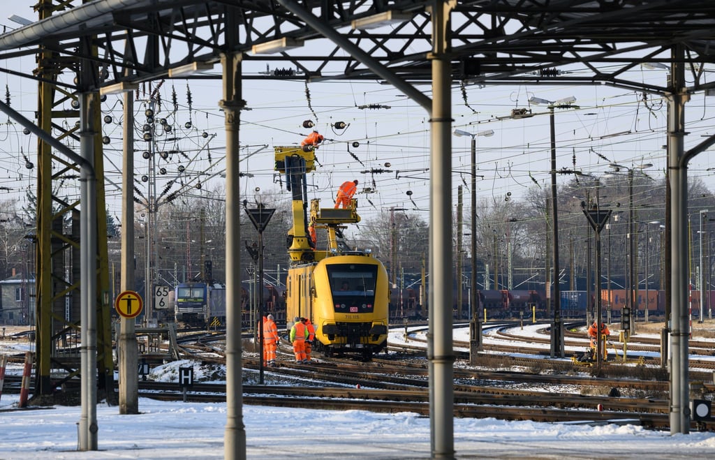 Eine beschädigte Oberleitung am Bahnhof Riesa sorgte für massive Einschränkungen im Zugverkehr zwischen Dresden und Leipzig.