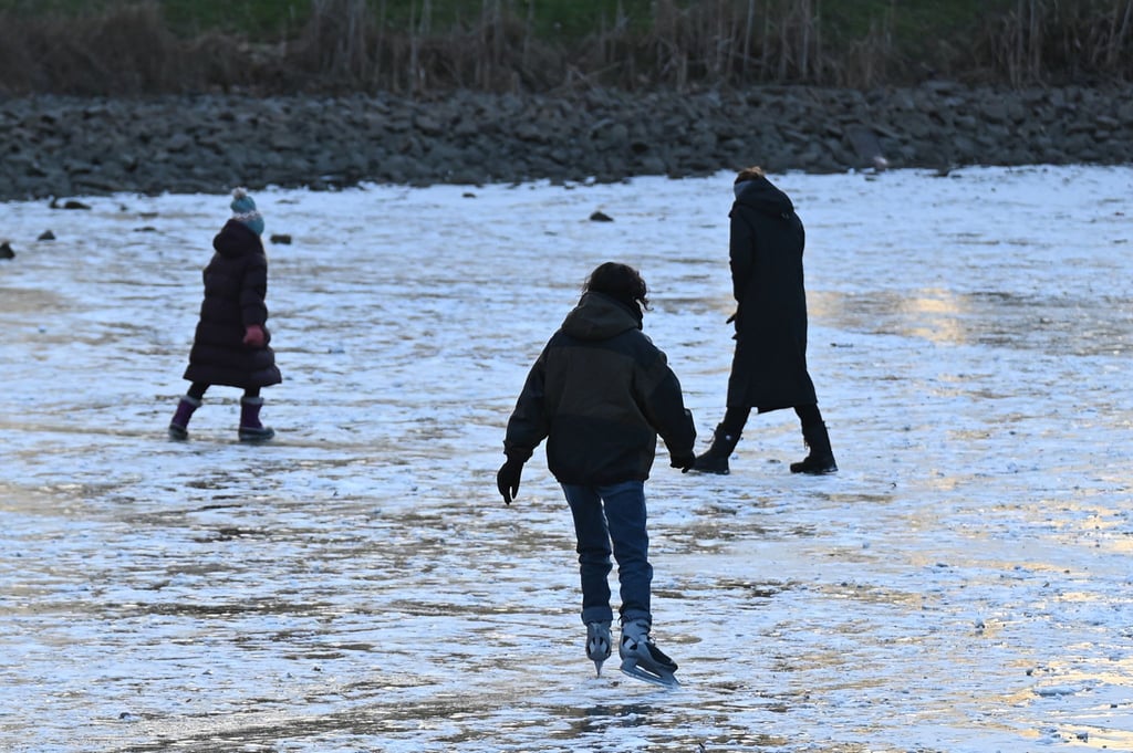 Trotz Dauerfrost warnen die Behörden vor dem Betreten der Eisflächen.
