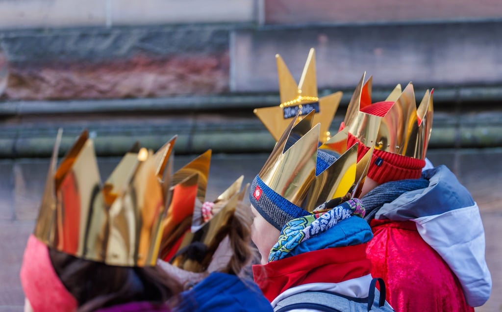 Sternsingerinnen und Sternsinger sind jedes Jahr in Deutschland unterwegs. (Symbolbild)