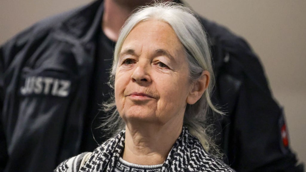 Die Staatsanwaltschaft wirft der ehemaligen RAF-Terroristin Daniela Klette und ihren mutmaßlichen Komplizen Burkhard Garweg und Ernst-Volker Staub zahlreiche Raubüberfälle vor. Vor Gericht ist nun über eine Tat in Osnabrück gesprochen worden.