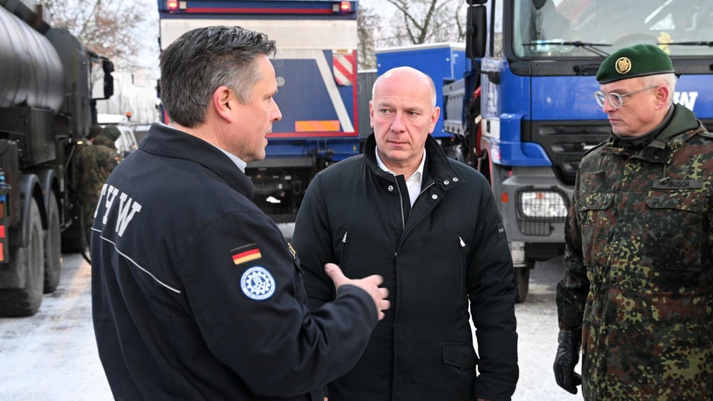 Berlins Regierender Bürgermeister Kai Wegner (CDU) war in Berlin-Lankwitz auf Truppenbesuch.