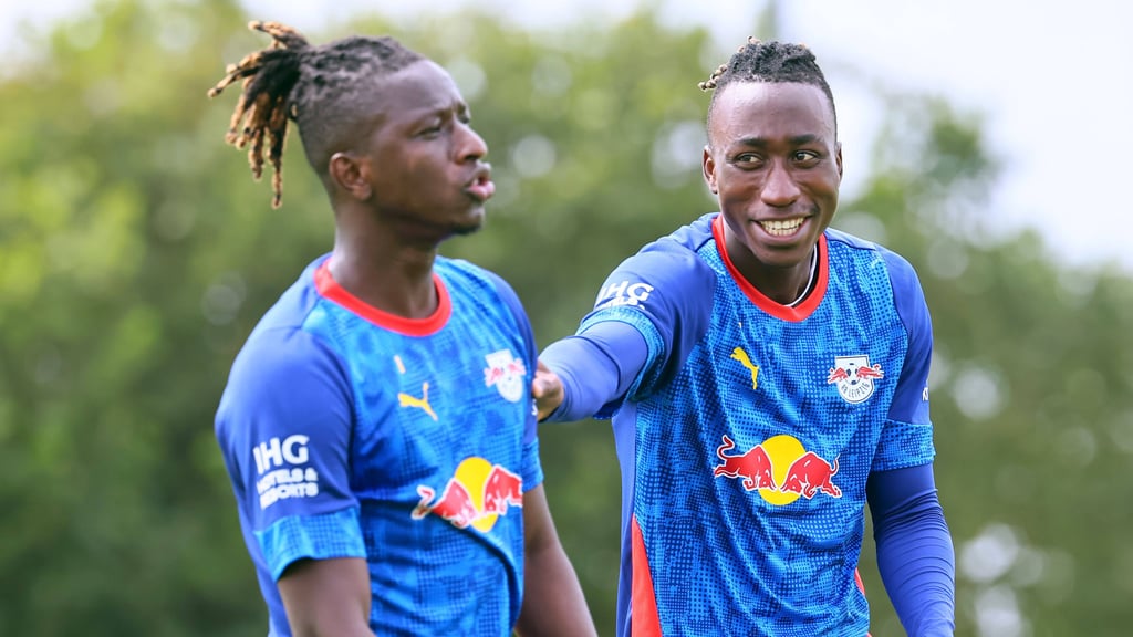 Ex-Teamkollegen Amadou Haidara (l.) und Yan Diomande.