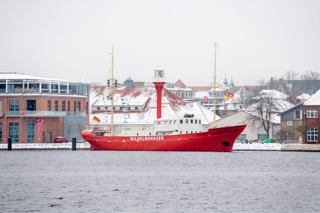 Für Freitag erwarten Meteorologen auch an der Küste weiteren Schneefall.