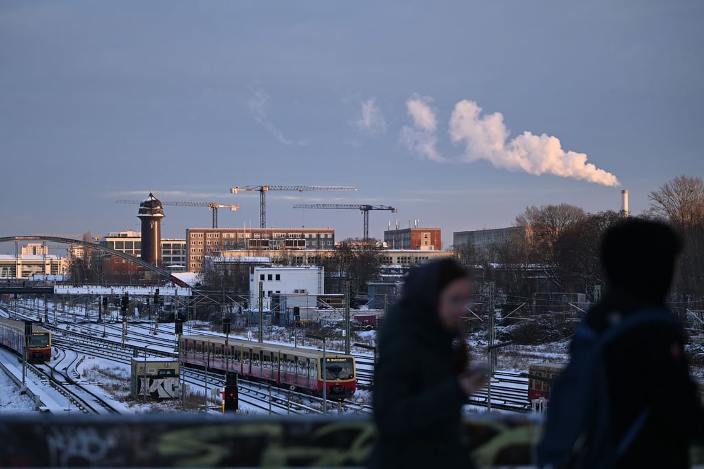 Auf den Strecken der S1 und S7 war der Verkehr nach dem großflächigen Stromausfall in Berlin eingeschränkt. (Symbolbild)