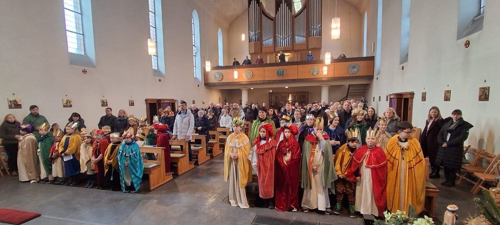 Sternsinger der Pfarrei St. Johannes Bosco in Magdeburg bei der Aktion am Dreikönigstag.