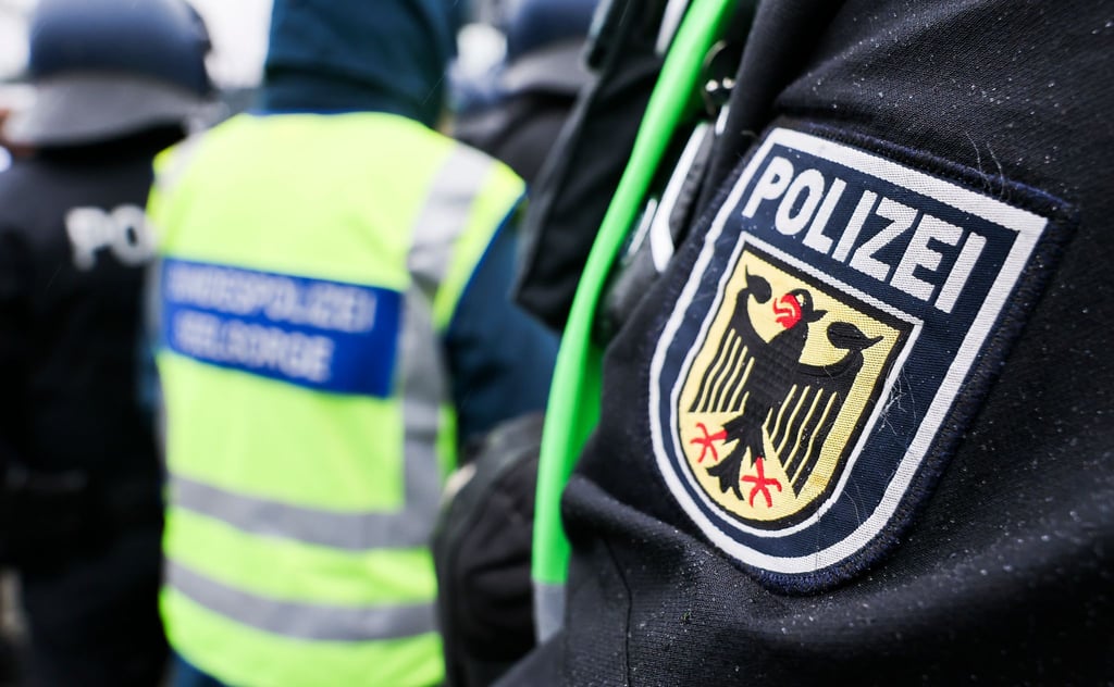 Bundespolizisten haben bei zwei Jugendlichen in Neumünster Waffen sichergestellt. (Symbolfoto)