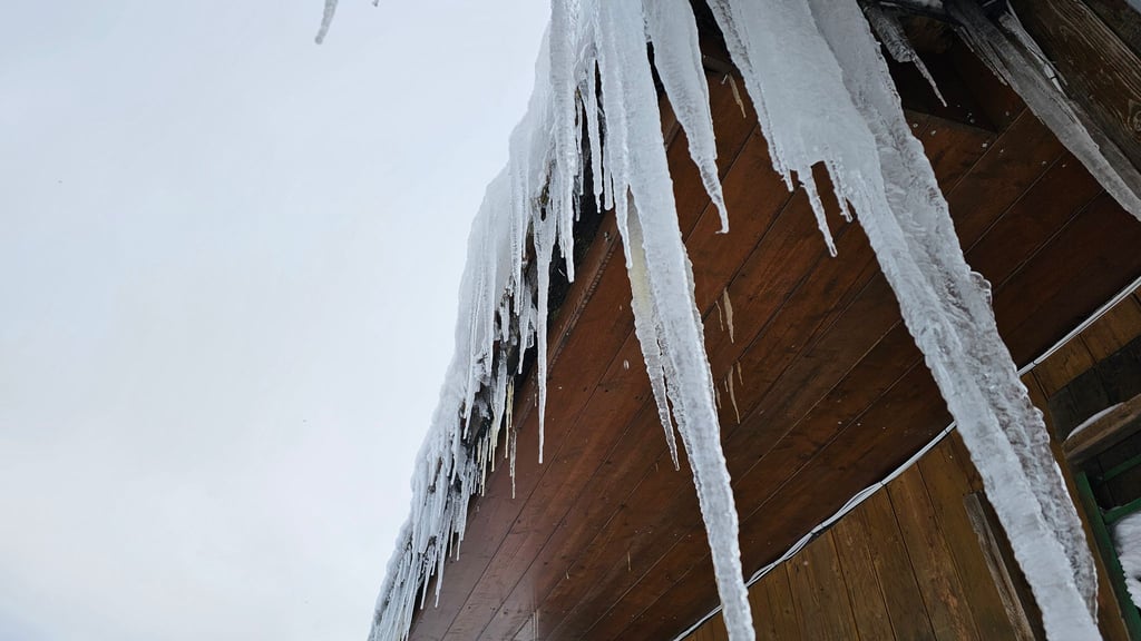 Schnee, Dauerfrost und eisige Nächte prägen aktuell das Wetter in den Mittelgebirgsregionen. (Symbolbild)