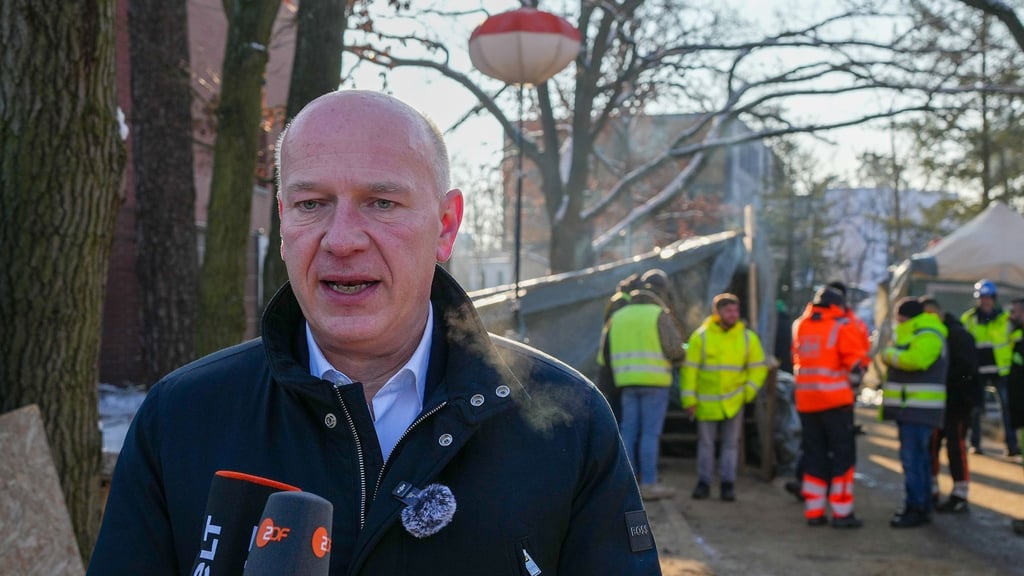 Berlins Regierender Bürgermeister Kai Wegner (CDU) ist nach dem tagelangen Stromausfall erleichtert. (Archivbild)