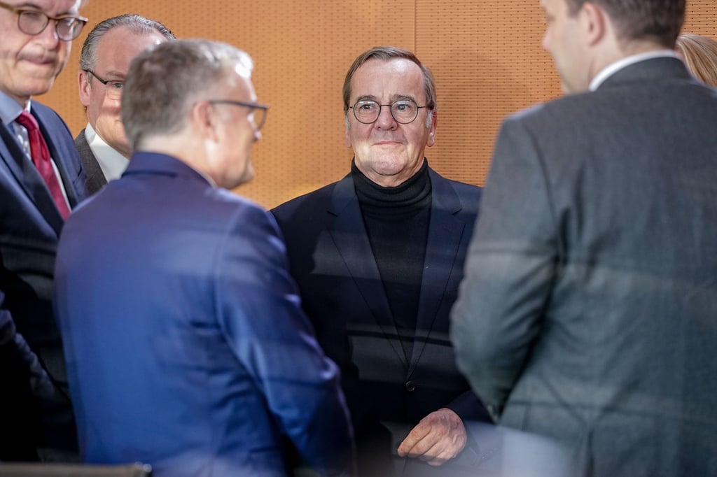 Verteidigungsminister Boris Pistorius (SPD) im Kabinett