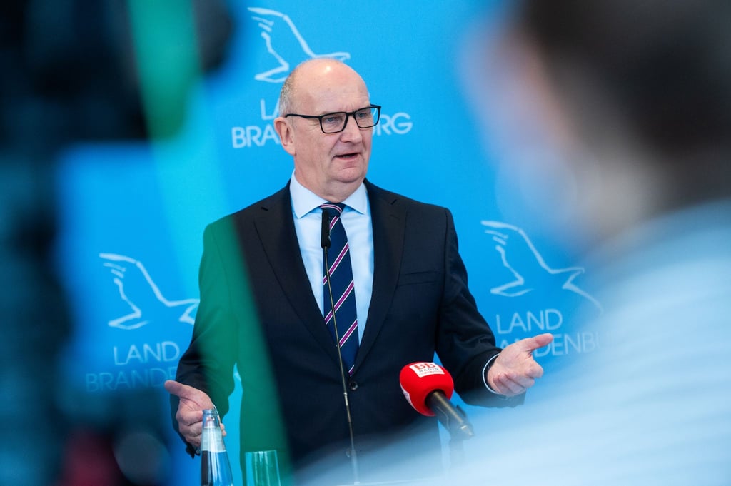 Brandenburgs SPD-Ministerpräsident Dietmar Woidke hat sich zum Ziel gesetzt, nach dem Koalitionsbruch mit dem BSW eine neue, stabile Regierung zu bilden (Archivbild).