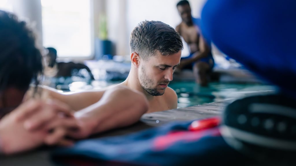 Meditation im Wasser: Christoph Baumgartner.