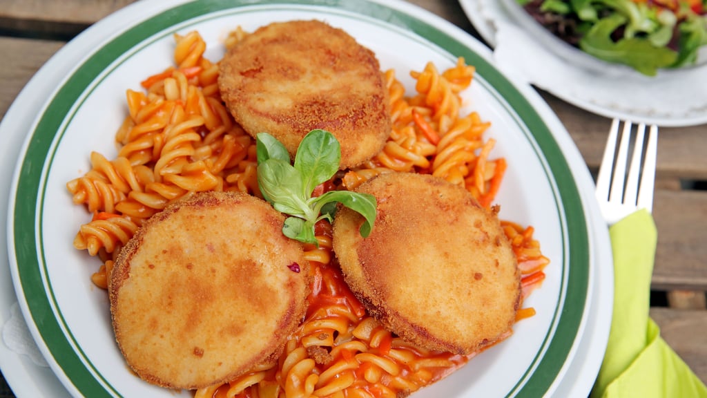 Das DDR-Jägerschnitzel mit Nudeln und Tomatensoße sorgt zwischen Ost und West immer noch für Diskussionen.
