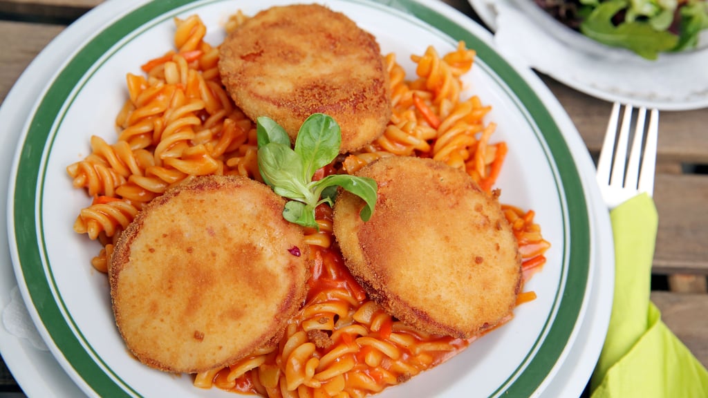 Das DDR-Jägerschnitzel mit Nudeln und Tomatensoße sorgt zwischen Ost und West immer noch für Diskussionen.