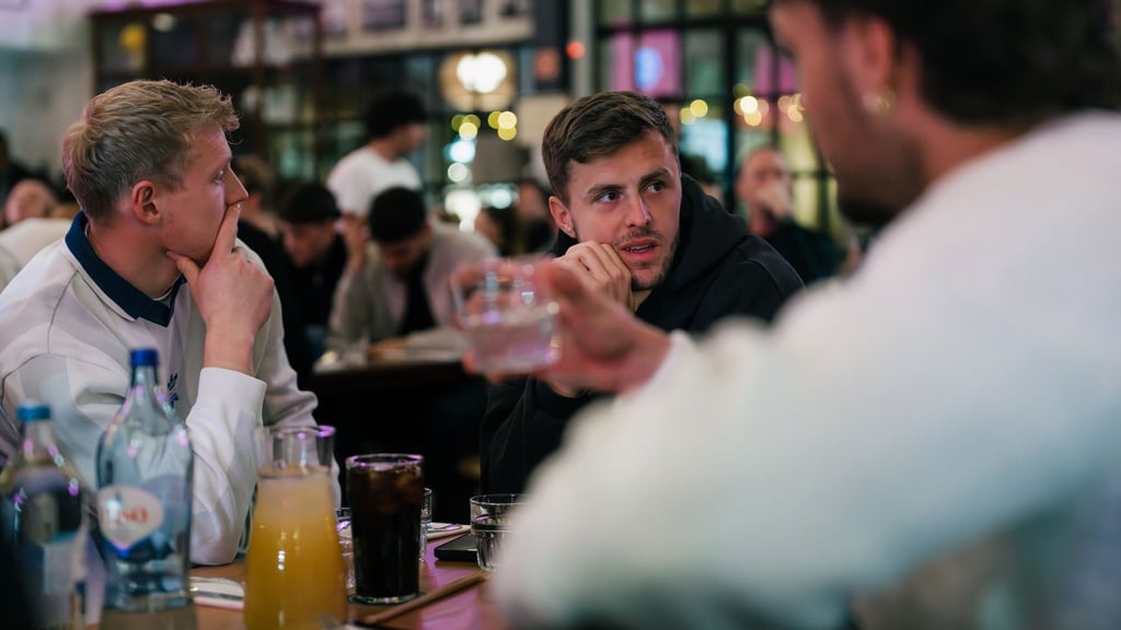 Christoph Baumgartner und Xaver Schlager beim gemeinsamen Teamabend von Frauen und Männern von RB im Restaurant Dano's.