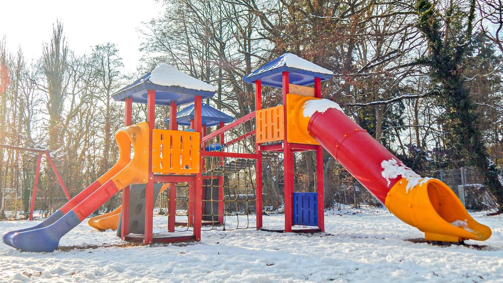 Im Park des Friedens wurde wiederholt die Rutsche beschädigt. Silvester sind augenscheinlich Böller auf dem Spielgerät explodiert.