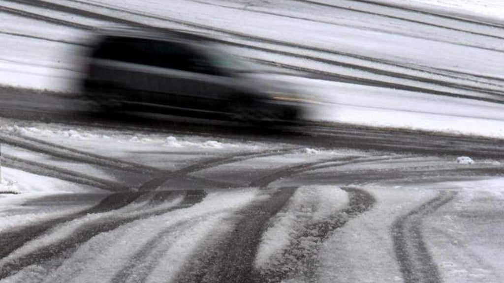 Ein BMW kommt in Wittenberg ins Schleudern, überschlägt sich und landet im Straßengraben.