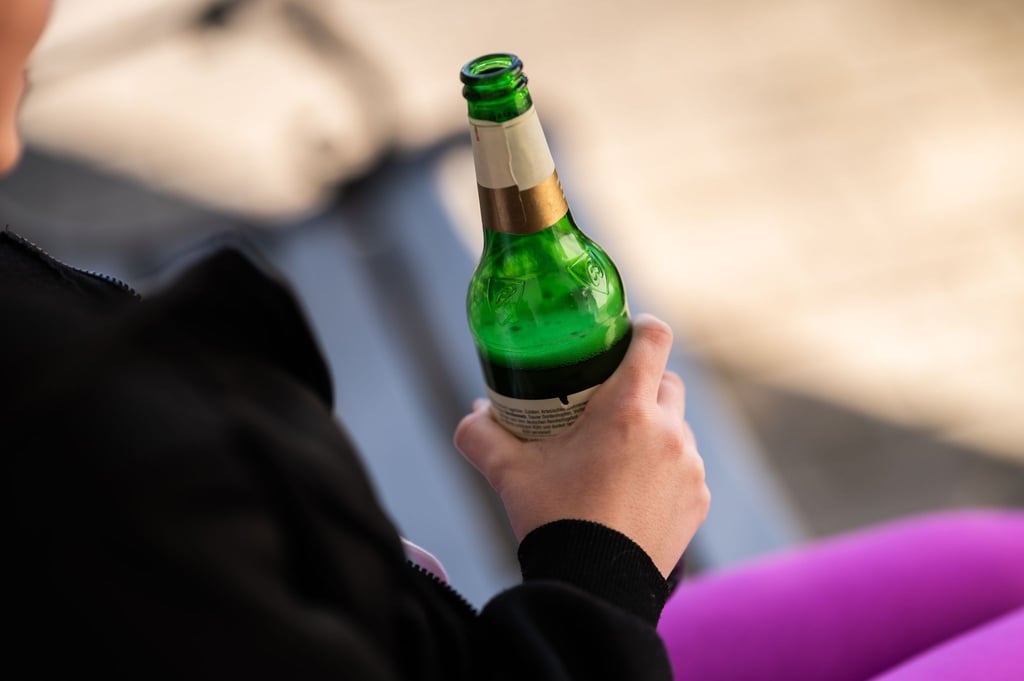 In Sachsen ist die Zahl der Kinder und Jugendlichen, die wegen eines Alkoholrausches ins Krankenhaus eingeliefert wurden, deutlich zurückgegangen. (Symbolbild)