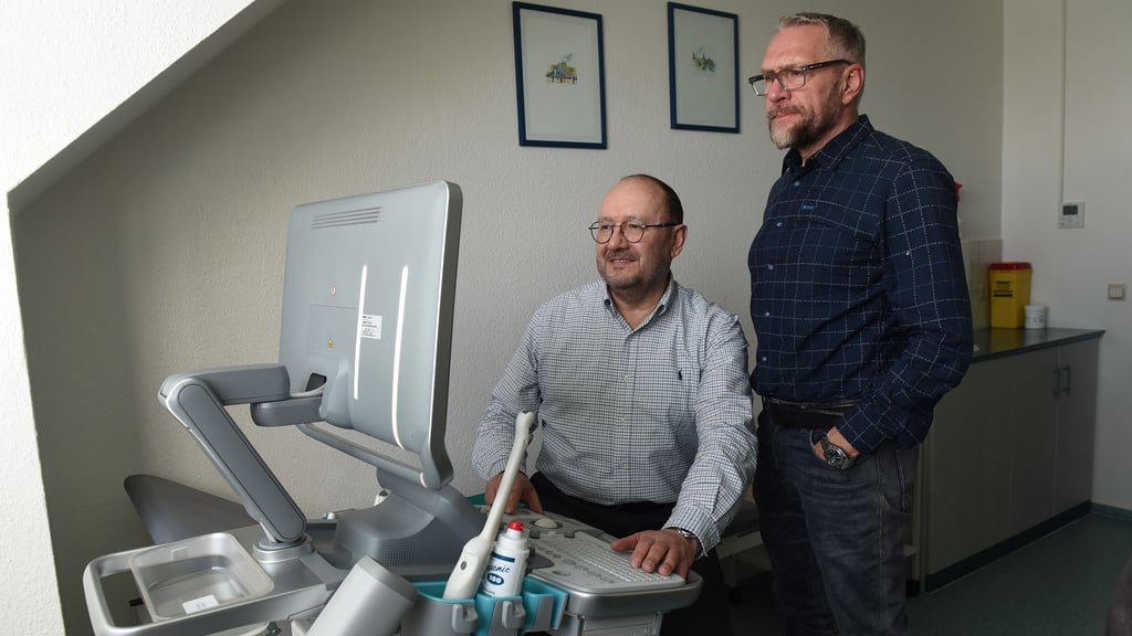 Dr. Tilo Köttig (links) hat seine Praxis an Dr. Ralf Eckert übergeben.