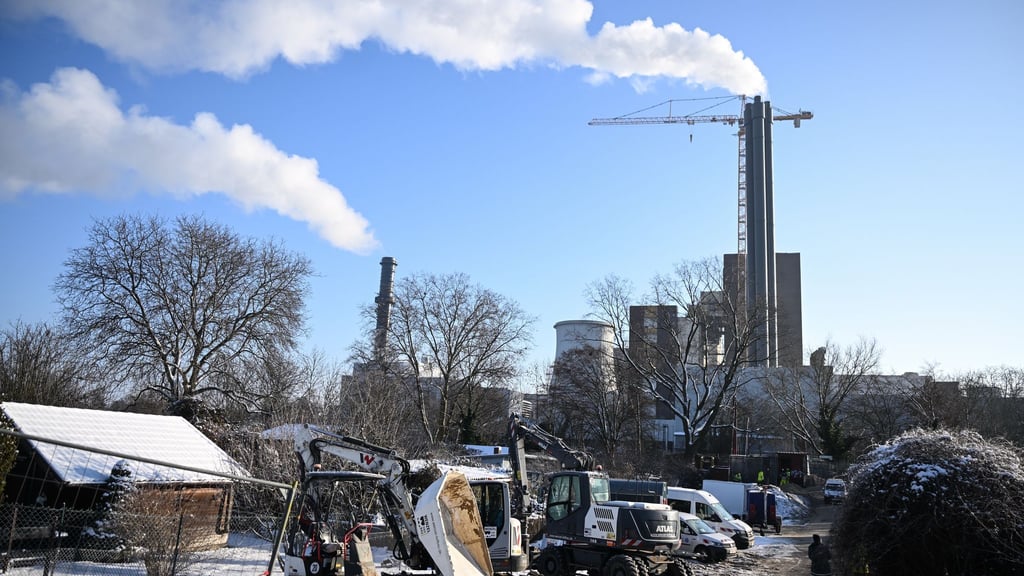 Nach dem Brandanschlag an einer Kabelbrücke im Bezirk Steglitz-Zehlendorf hatte eine der linksextremistischen „Vulkangruppen“ die Tat für sich reklamiert.