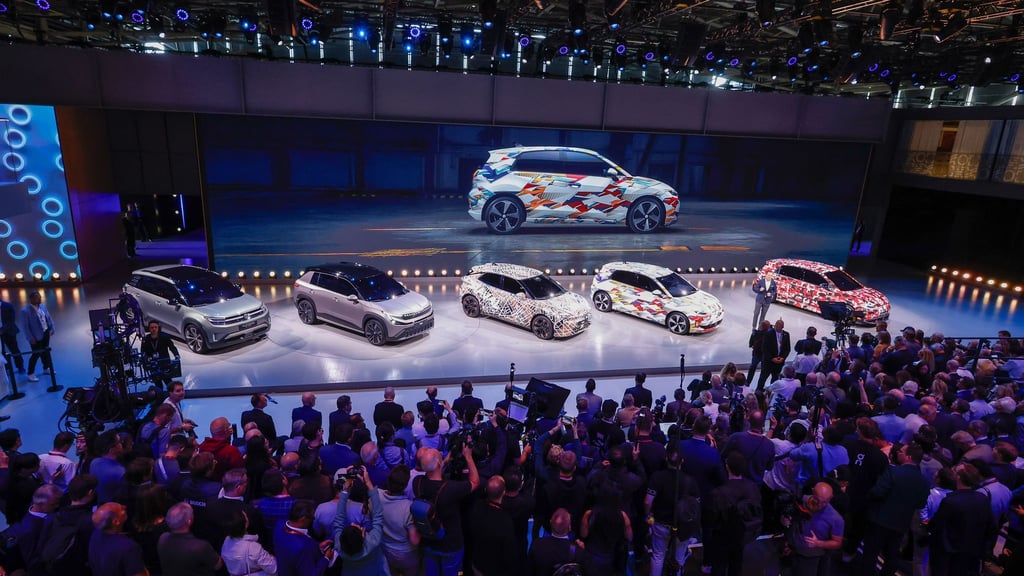 Viele, viele bunte...„Volksis“: Der Volkswagen Konzern fährt dieses Jahr eine Reihe Kleinwagen vor.