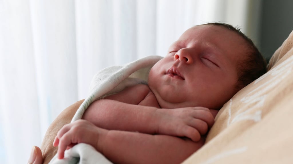 Sechs neue Erdenbürger haben in 2026 als Neujahrsbabys in Sachsen-Anhalt das Licht der Welt erblickt.