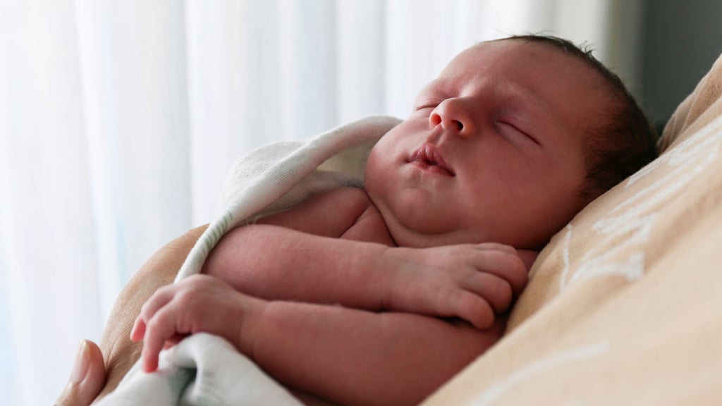 Sechs neue Erdenbürger haben in 2026 als Neujahrsbabys in Sachsen-Anhalt das Licht der Welt erblickt.