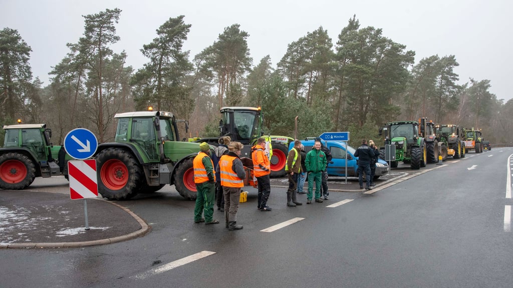 Im November 2024 haben Bauern schon einmal die A9-Auffahrt in Dessau-Süd blockiert. 